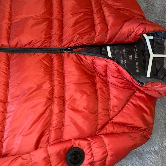 Michel Kors red puff jacket Packable down - Picture 2 of 5